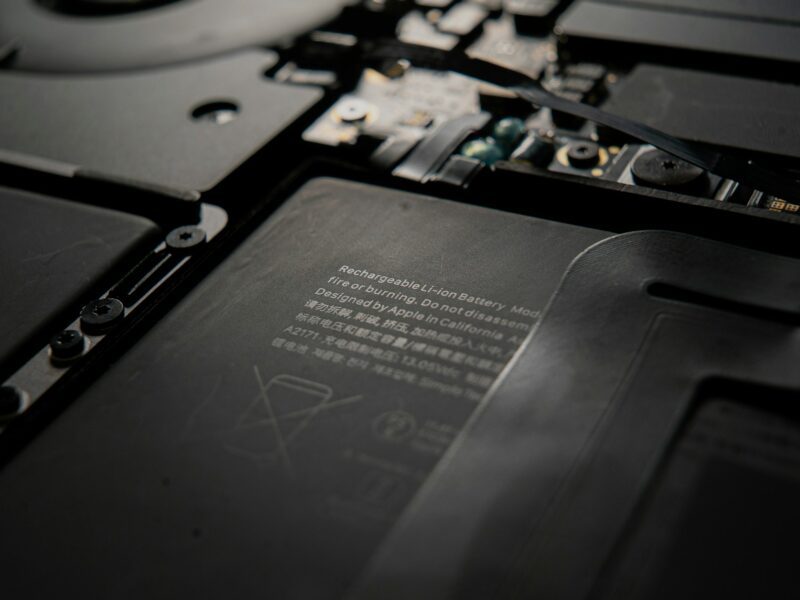 A MacBooks Lithium-Ion-Battery by Mika Baumeister