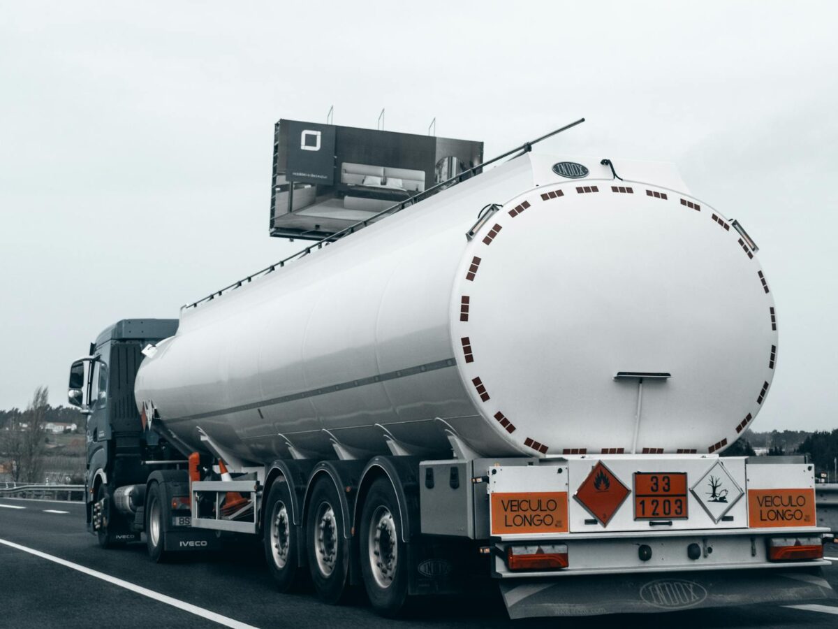 Fuel tanker transport illustrates Iraq’s search for alternative export routes through Syria as regional shipping risks reshape Middle East trade.