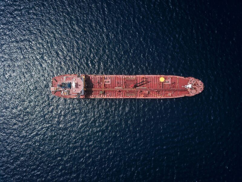An oil tanker at sea, illustrating how Russia’s continued role in OPEC+ and the UAE’s exit are testing producer discipline in global oil markets. Photo: Shaah Shahidh / Unsplash.