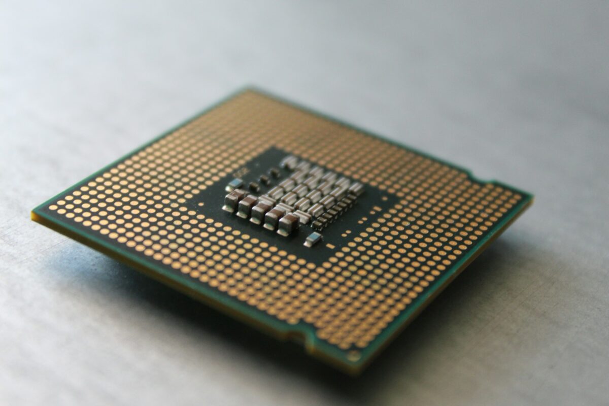 A 32-core Irtysh CPU test shows how Russia’s sanctions-era chip strategy depends increasingly on Chinese technology