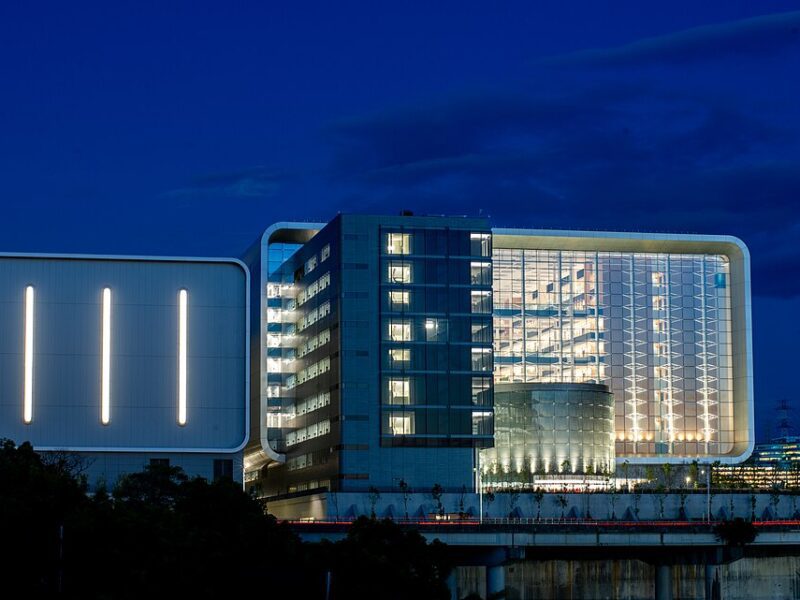 Image credit: Cheng-Hsun Tseng (曾成訓), TSMC Global R&D Center (night view)