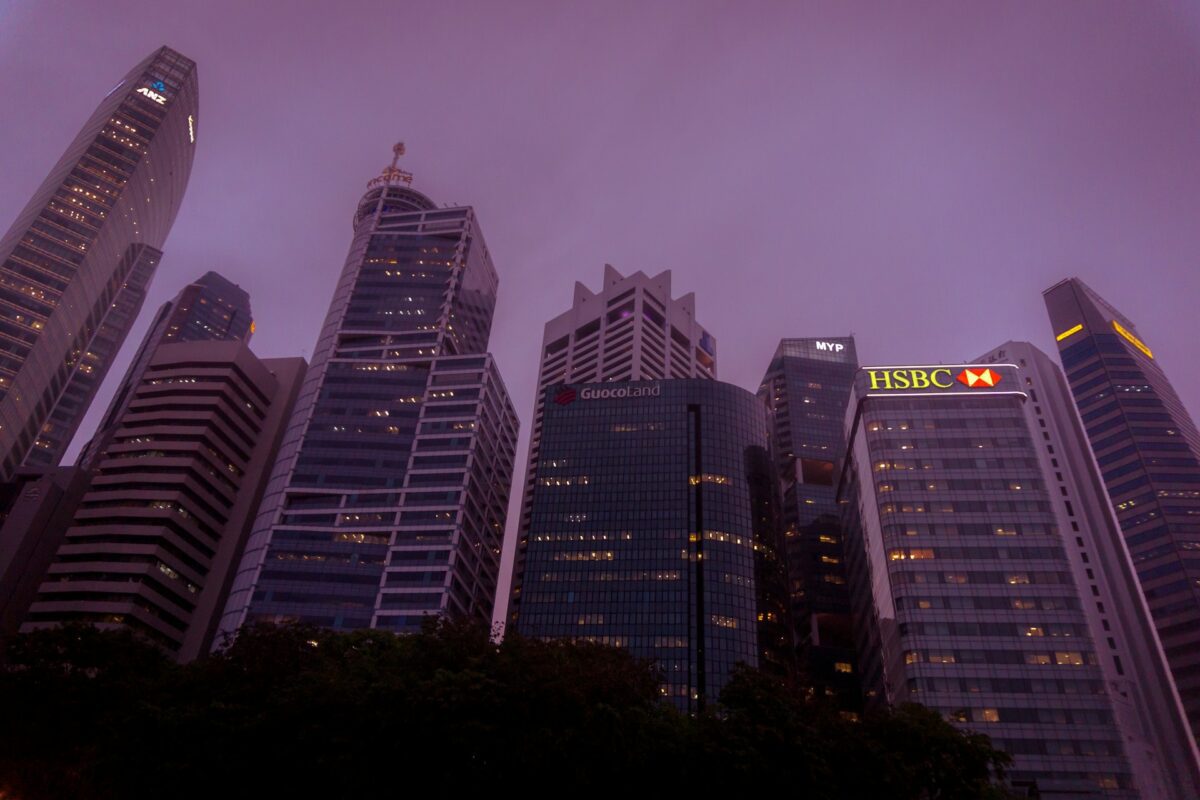 AI bank job cuts reshape global banking as HSBC and Standard Chartered expand automation