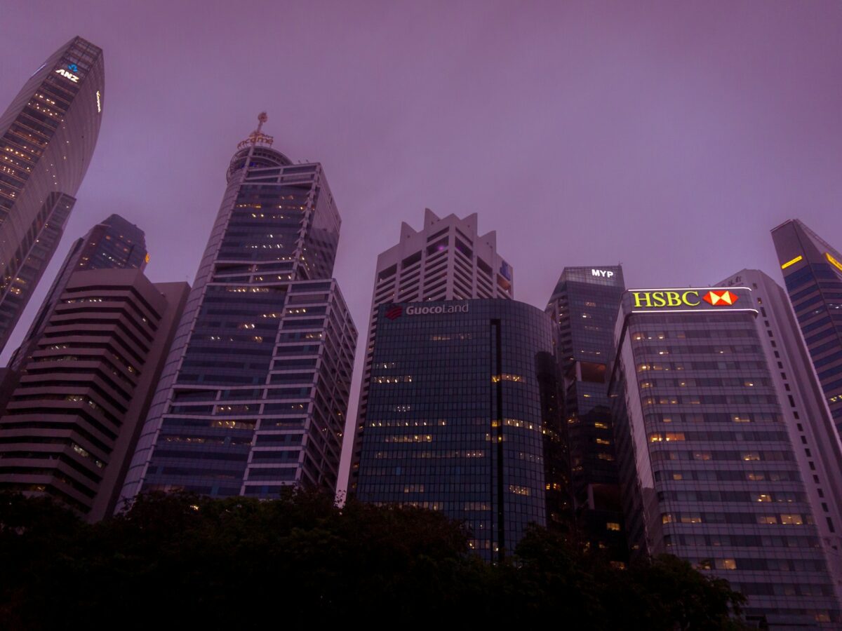 AI bank job cuts reshape global banking as HSBC and Standard Chartered expand automation