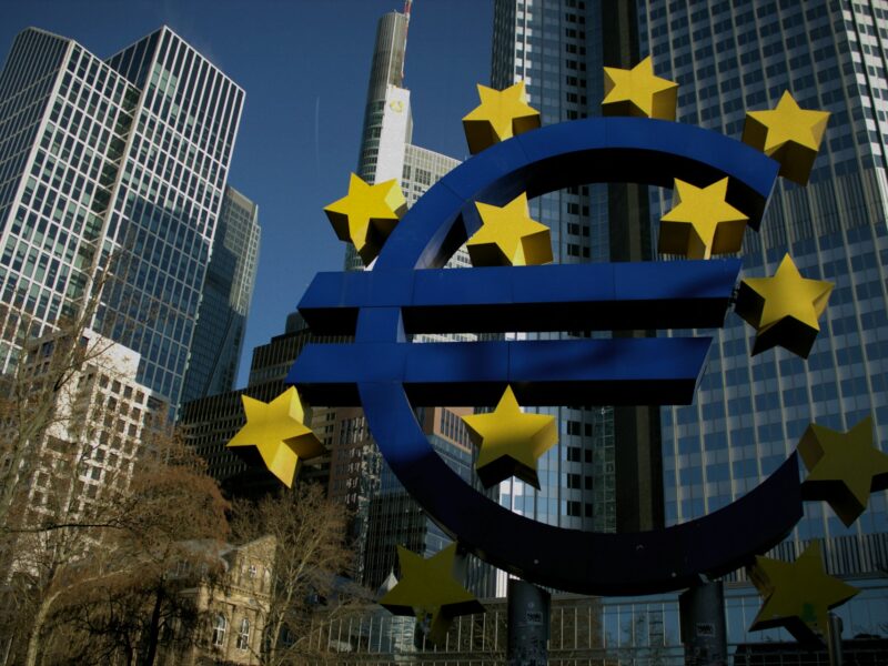 Digital euro and European payment sovereignty amid debate over ECB digital currency plans.