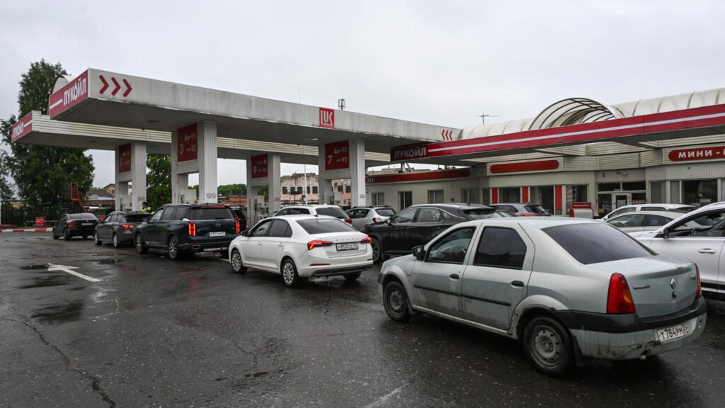 Russia Has Oil but Not Enough Fuel as the Cost of War Reaches the Pump