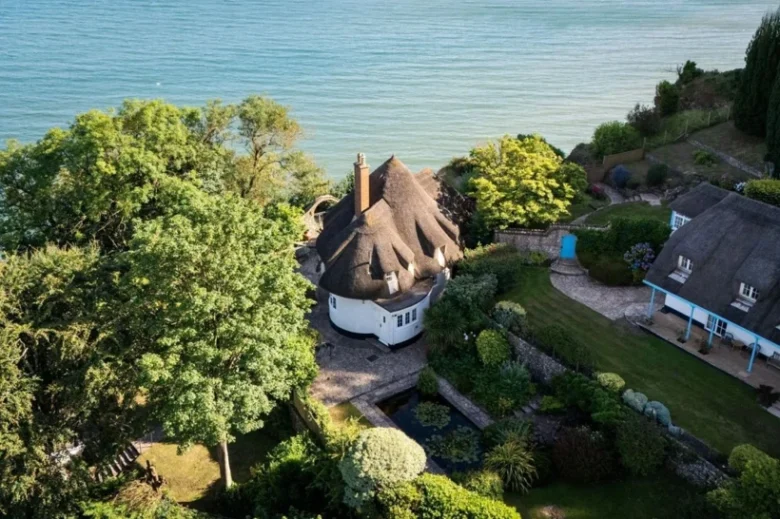 £1 Million Sea-View Home Fails to Sell for £250,000 as Cliff Edge Moves Closer